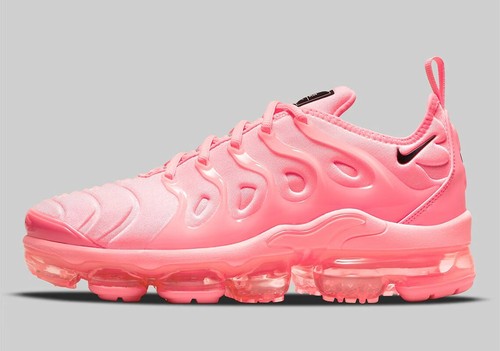 pink nike vapormax plus women's